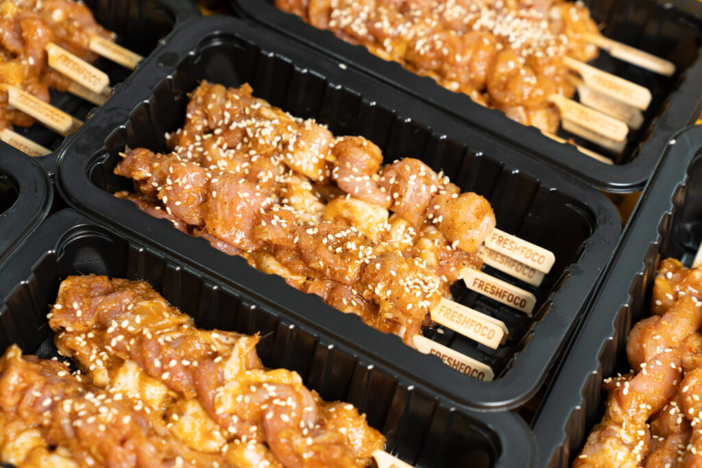 Thực phẩm Ready-To-Cook Freshfoco, heo xiên que